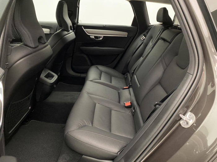 Volvo V90 CC B4 AWD PLUS AUT REZERVACE