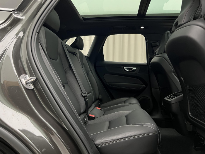 Volvo XC60 B5 AWD R-DESIGN AUT 1.maj.