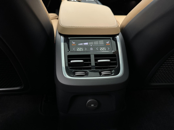 Volvo XC90 T8 AWD RECHARGE REZERVACE