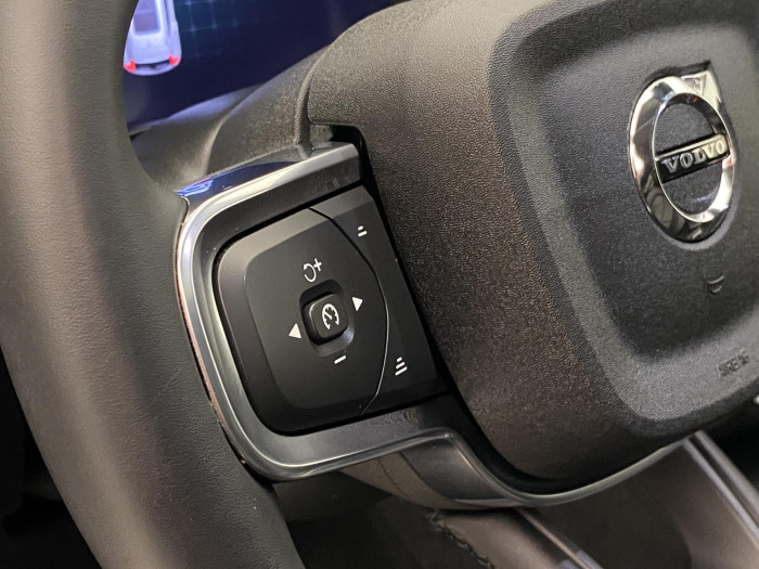 Volvo XC40 B4 AWD DARK ULTRA AUT CZ