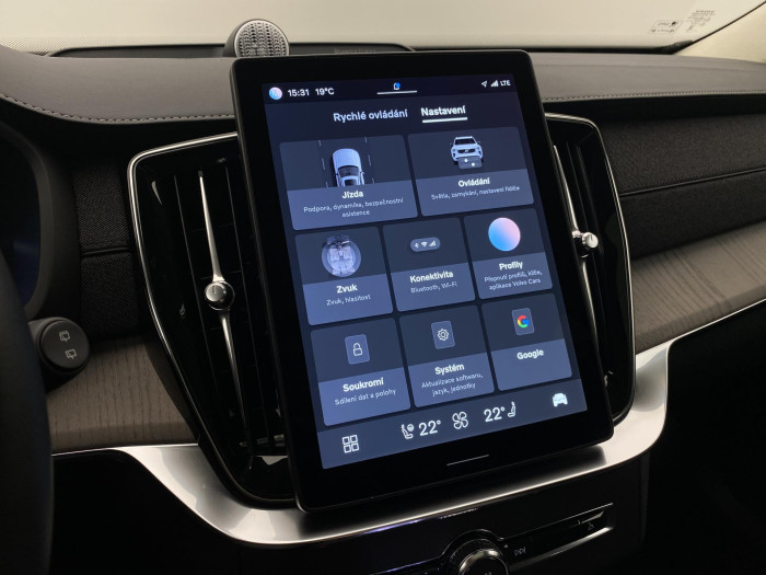 Volvo XC90 T8 AWD RECHARGE DARK REZERVACE