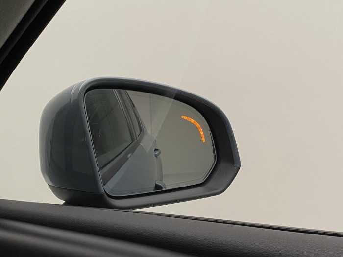 Volvo XC40 B4 AWD MOMENTUM REZERVACE 2.0 Momentum