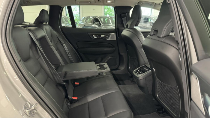 Volvo V60 CROSS COUNTRY B4 AWD REZERVACE