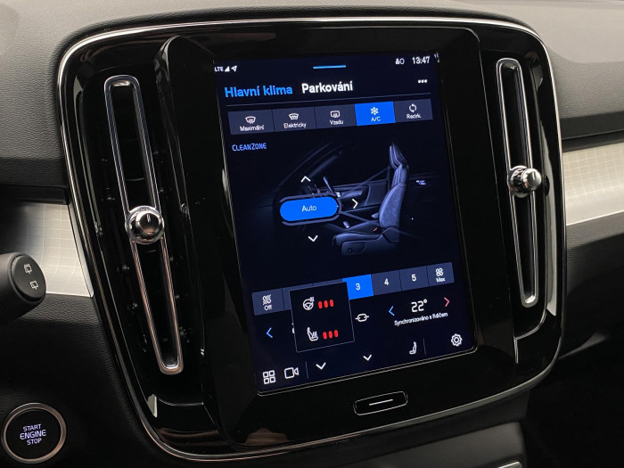 Volvo XC40 B3 DARK PLUS AUT CZ