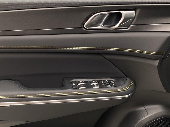 Lynk & Co 01 01 CORE PHEV