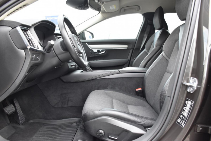 Volvo V90 D4 MOMENTUM ADVANCED REZERVACE 2.0 d Momentum