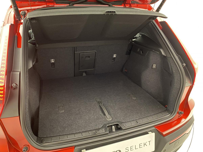 Volvo XC40 B4 AWD BRIGHT PLUS REZERVACE 2.0 Plus