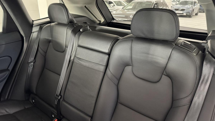 Volvo XC60 B5 AWD INSCRIPTION REZERVACE