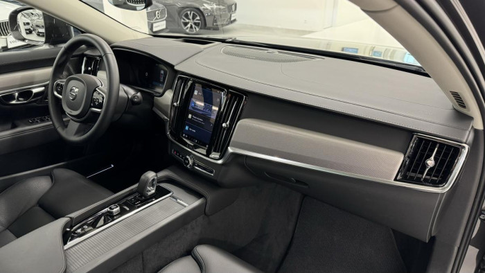 Volvo V90 CROSS COUNTRY B5 REZERVACE