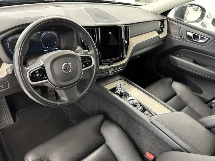 Volvo XC60 B4 AWD INSCRIPTION REZERVACE