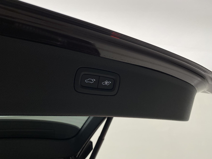 Volvo XC90 T8 AWD PLUG-IN BRIGHT ULTRA 7m