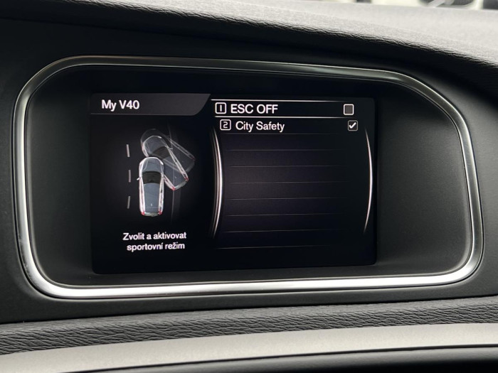 Volvo V40 D2 NAVIGACE 1.maj. 2.0 d
