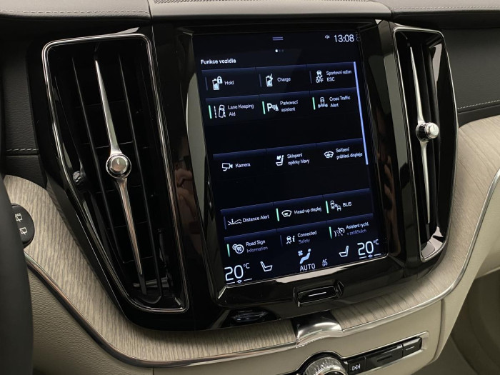 Volvo XC60 T8 AWD INSCRIPTION REZERVACE