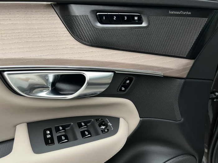 Volvo XC90 T8 AWD RECHARGE PLUS DARK AUT