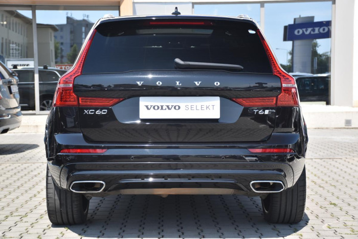 Volvo XC60 T6 AWD R-DESIGN REZERVACE