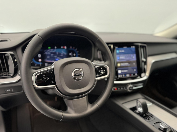 Volvo V60 B4 DARK PLUS CZ 1.maj