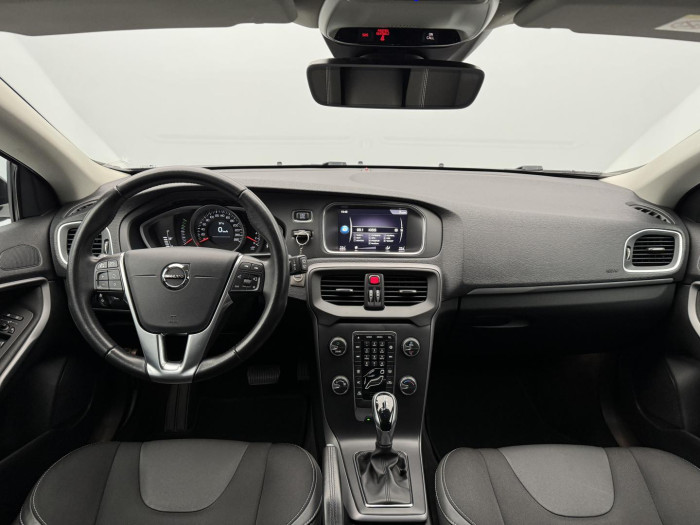 Volvo V40 T2 MOMENTUM AUT 1.maj CZ 1.5 Momentum