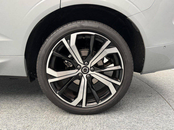 Volvo XC60 B5 AWD DARK ULTRA REZERVACE