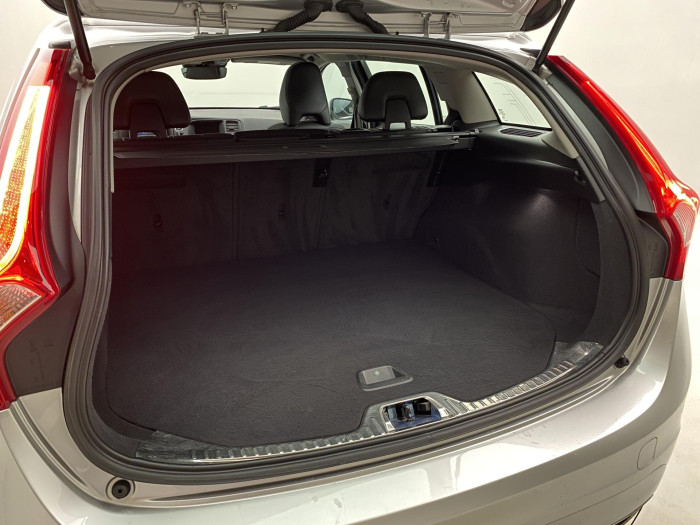 Volvo V60 D4 SUMMUM AUT NAVIGACE 2.0 d Summum