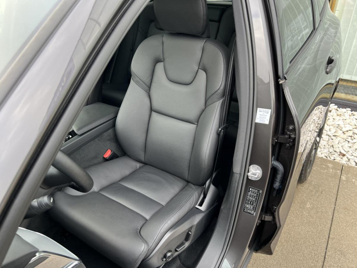 Volvo XC60 B4 AWD DARKPLUS Aut 1.maj.