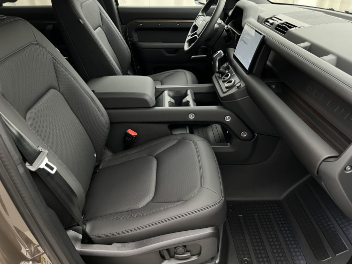 Land Rover Defender 110 D250 X-DYNAMIC SE AWD Aut 3.0 d Dynamic SE