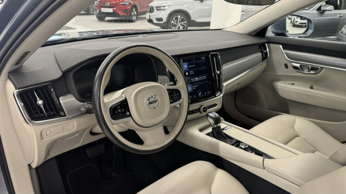Volvo V90 D4 MOMENTUM AUT  REZERVACE 2.0 d Momentum
