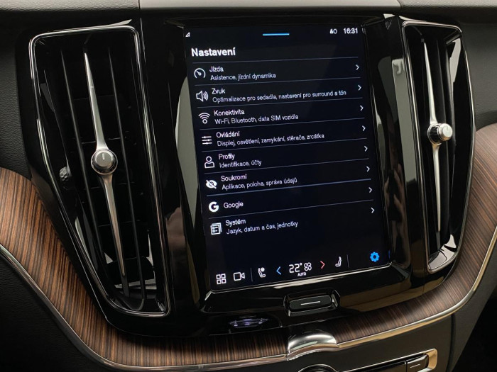 Volvo XC60 T6 AWD AT RECHARGE BRIGHT PLUS 2.0 AT Plus