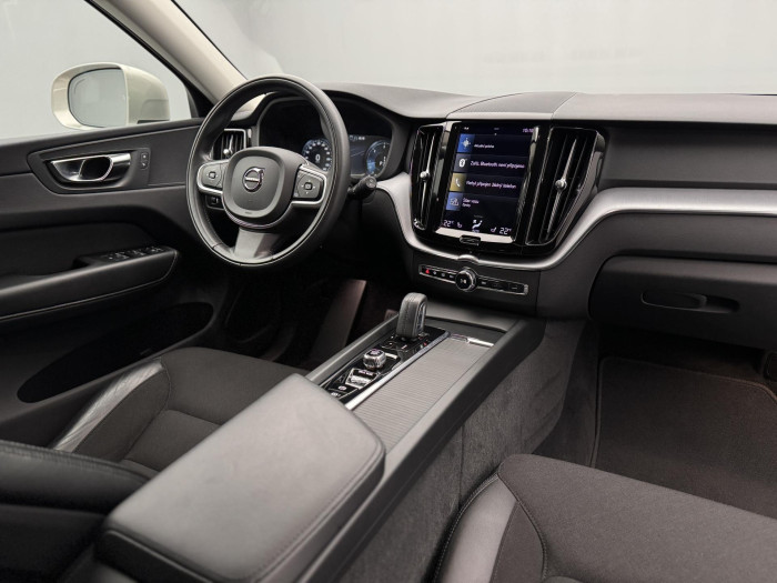 Volvo XC60 B4 MOMENTUM PRO AUT CZ 2.0 Momentum
