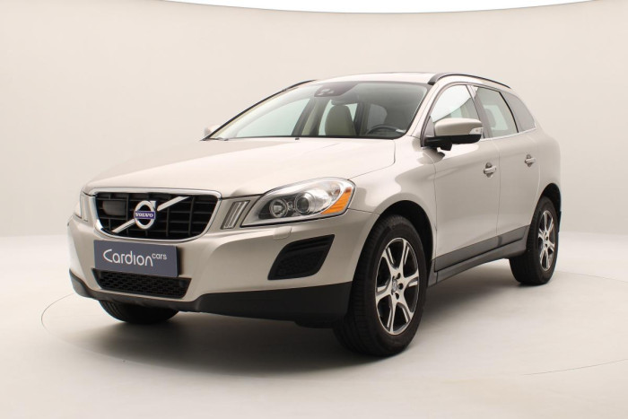 Volvo XC60 D5 AWD MOMENTUM AUT REZERVACE 2.4 d Momentum