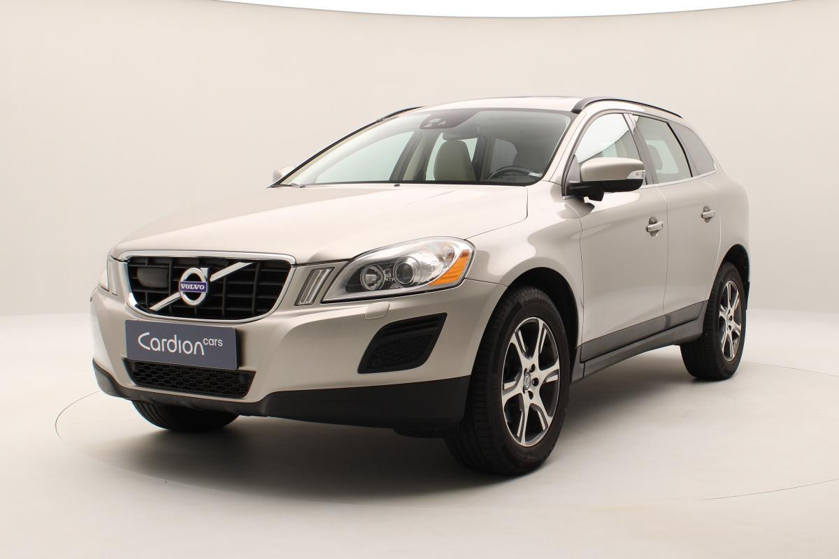 Volvo XC60 D5 AWD MOMENTUM AUT REZERVACE 2.4 d Momentum