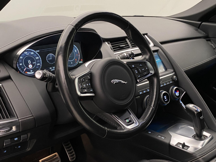 Jaguar E-Pace P300 AWD R-DYNAMIC REZERVACE 2.0 Dynamic