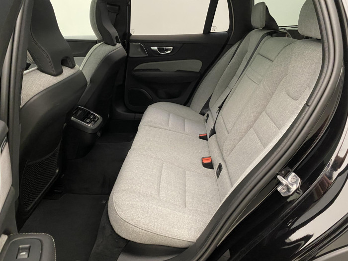 Volvo V60 CC B5 AWD MOMENTUM REZERVACE 2.0 CC CC Momentum