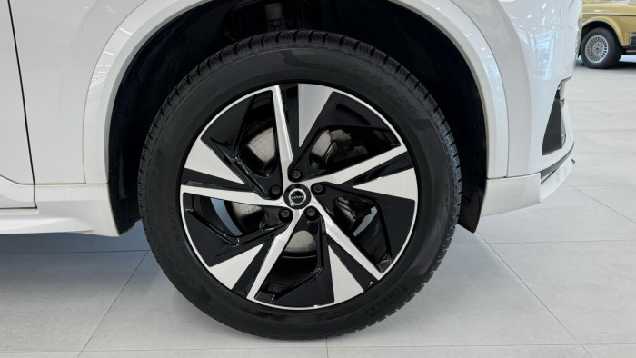 Volvo XC90 B5 AWD R-DESIGN AUT REZERVACE