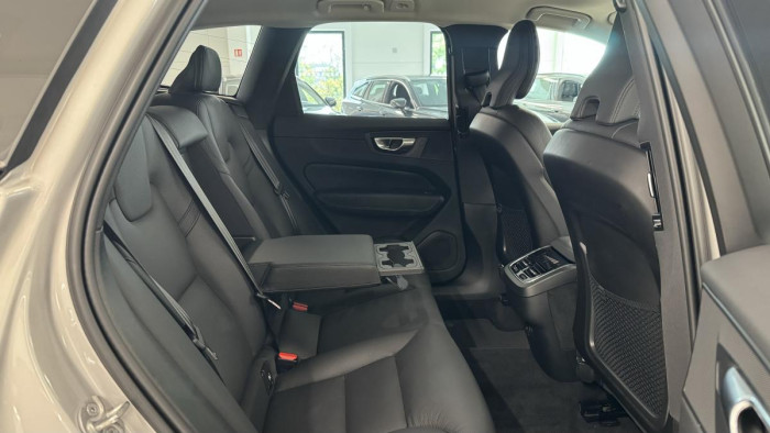 Volvo XC60 B4 PLUS DARK AUT REZERVACE 2.0 Plus