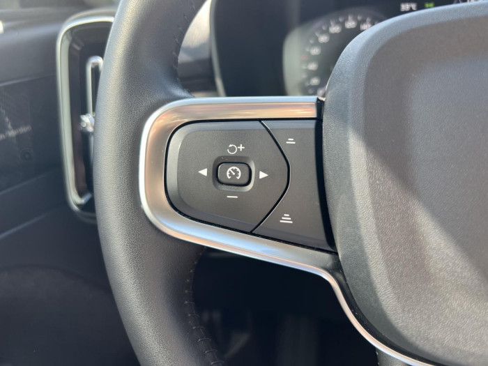 Volvo XC40 B4 AWD MOMENTUM Aut REZERVACE 2.0 Momentum