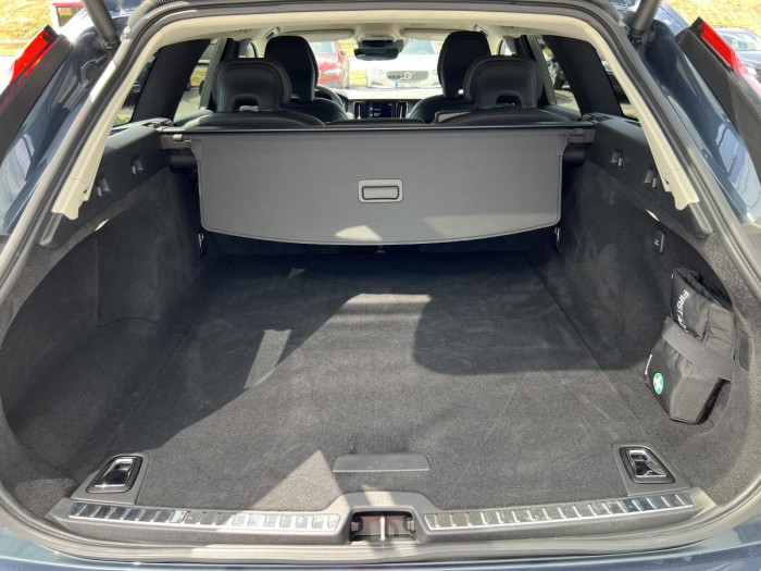 Volvo V90 B4 AWD MOMENTUM Aut REZERVACE 2.0 Momentum