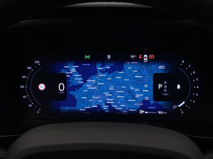 Volvo XC40 B3 DARK PLUS REZERVACE