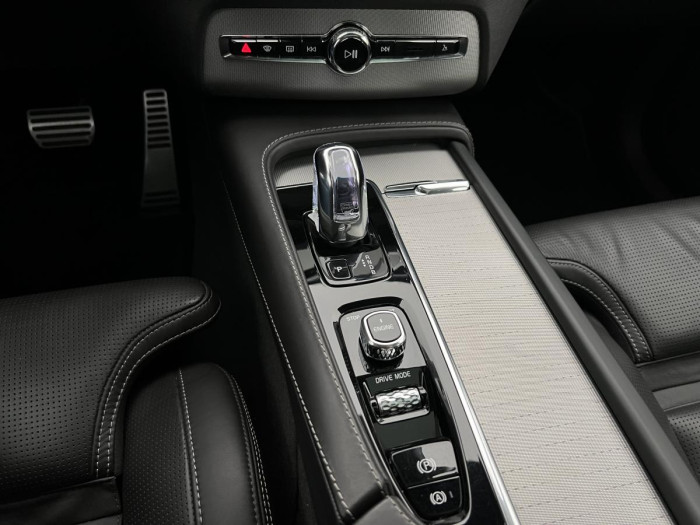 Volvo XC90 T8 AWD R-DESIGN 7MÍSTNÁ AUT CZ