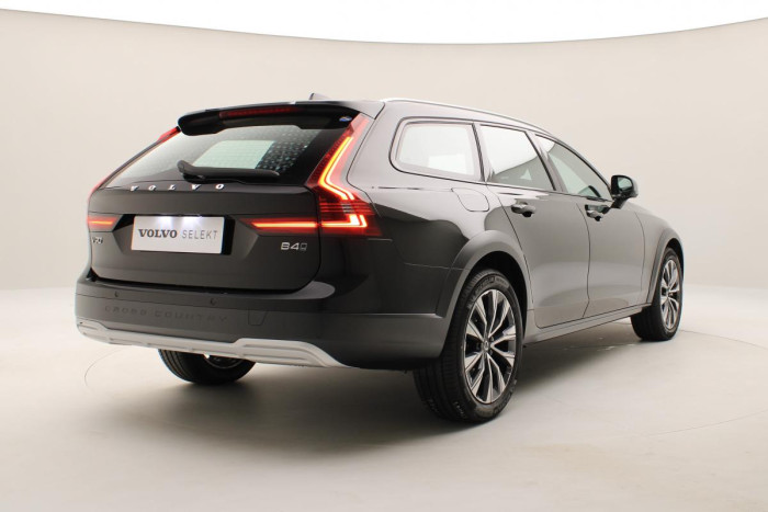 Volvo V90 CC B4 AWD PLUS AUT CZ 1.maj