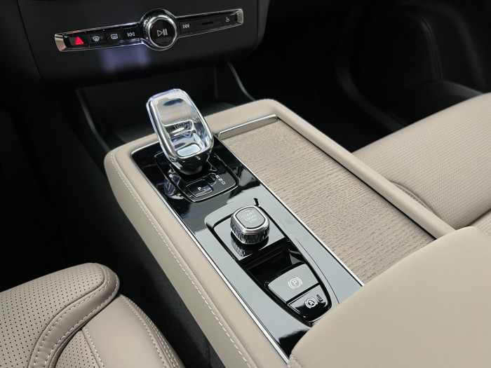 Volvo XC90 T8 AWD RECHARGE DARK ULTRA AUT