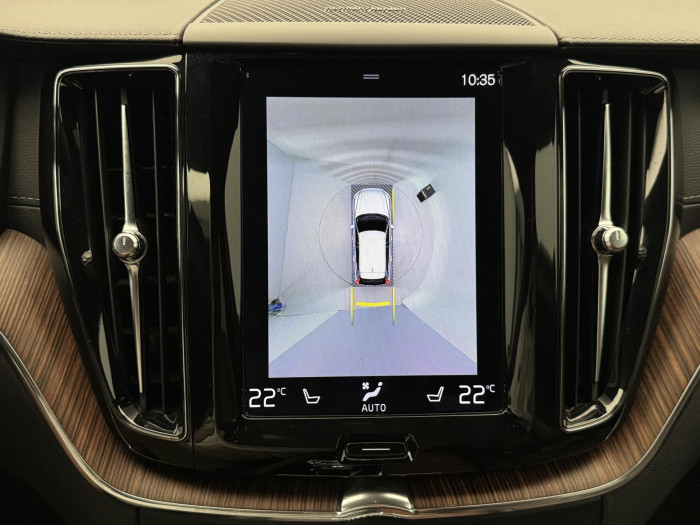 Volvo XC60 B4 AWD MOMENTUM CZ 1.maj 2.0 Momentum