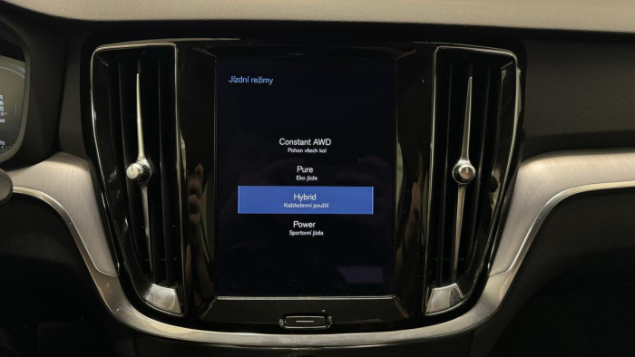 Volvo V60 T6 AWD RECHARGE AT REZERVACE 2.0 AT