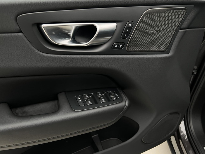 Volvo XC60 T6 AWD RECHARGE PLUS DARK AUT