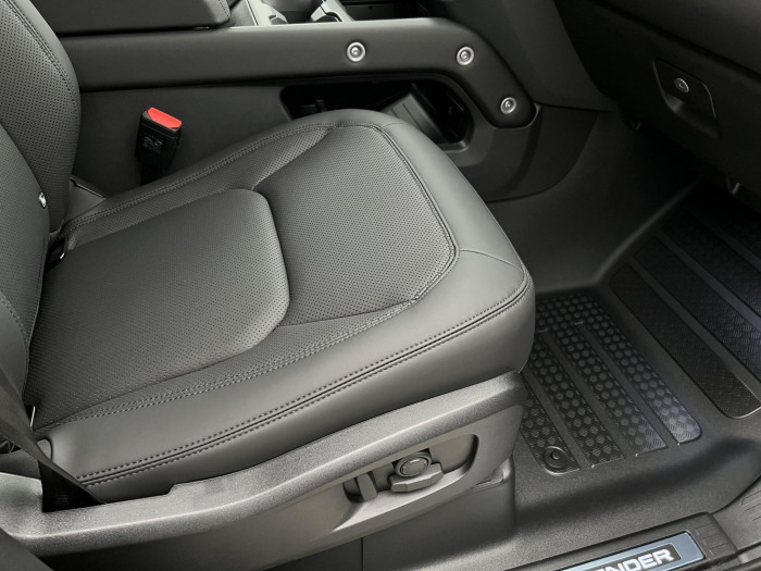 Land Rover Defender 110 D250 X-DYNAMIC SE AWD Aut 3.0 d Dynamic SE