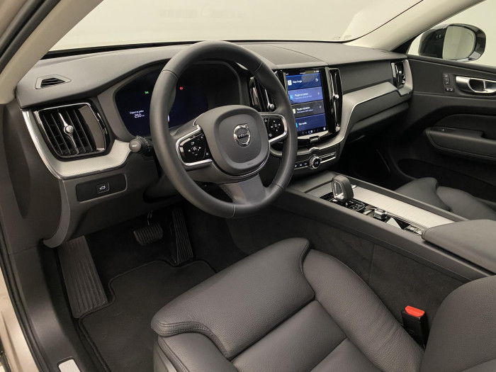Volvo XC60 B4 AWD PLUS DARK AUT CZ