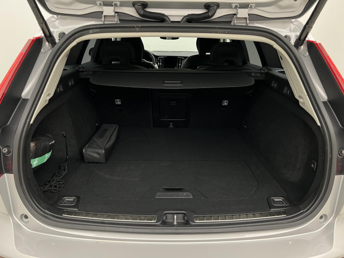 Volvo V60 B4 ULTIMATE DARK AUT 1.maj.