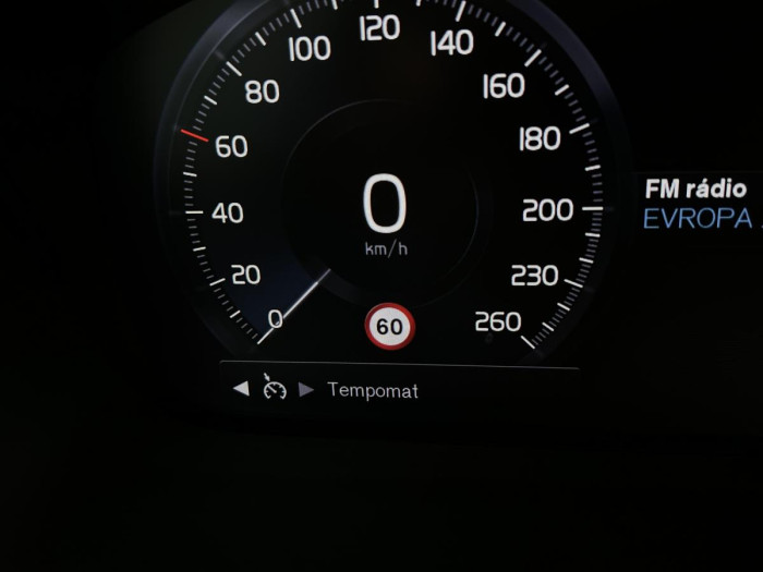 Volvo XC40 T2 ESSENTIAL CZ