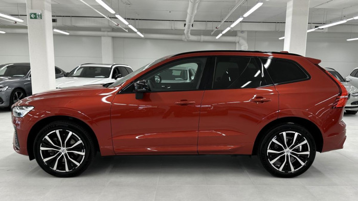 Volvo XC60 B4 AWD PLUS DARK REZERVACE 2.0 Plus