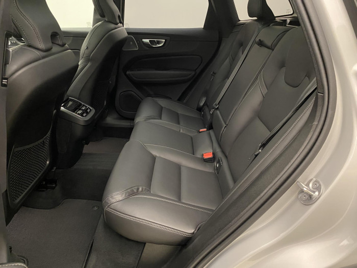 Volvo XC60 B5 AWD ULTRA DARK AUT CZ 1.maj