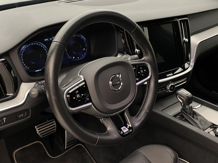 Volvo V60 D4 R-DESIGN AUT REZERVACE 2.0 d